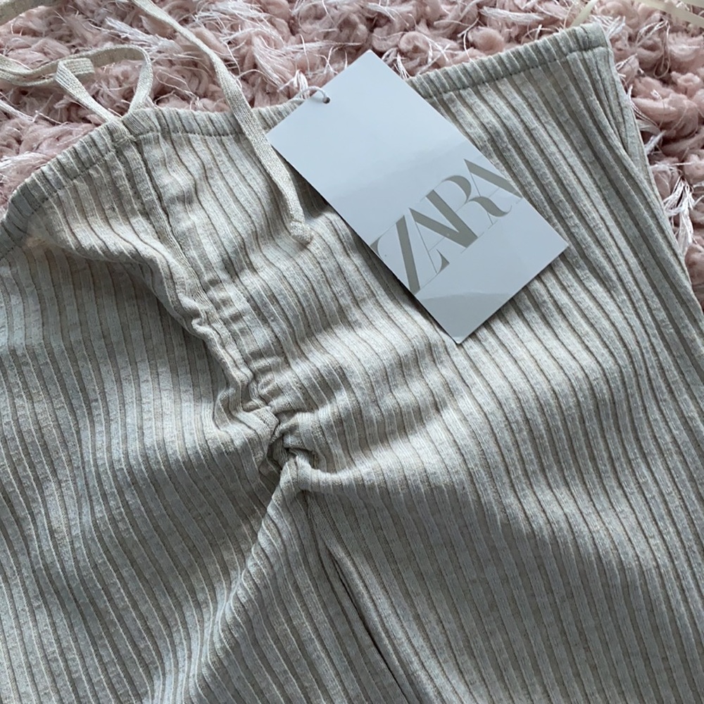 โจ๐HP๐โจ ๐๐๐๐ ๐ก๐ช๐ง ๐ญ๐ฎ๐ฟ๐ฎ โข Ruched Rib Jumpsuit - Picture 15 of 15